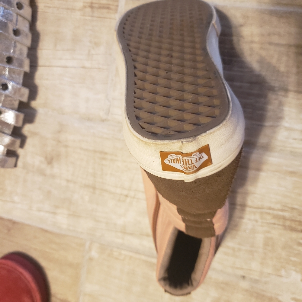 VANS - Picture 2 of 3